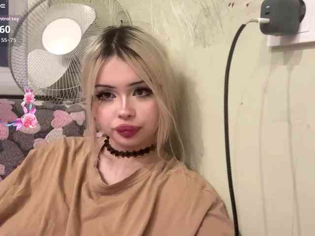 AngelenaBuote webcam