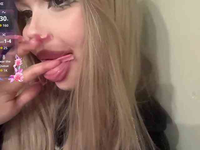 AngelenaBuote webcam