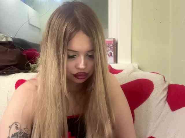 AngelenaBuote webcam
