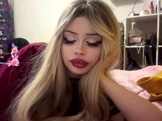 AngelenaBuote webcam