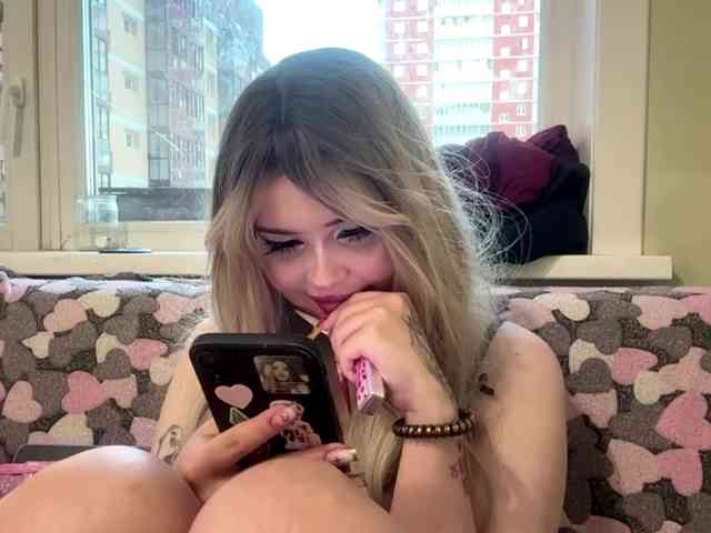AngelenaBuote webcam