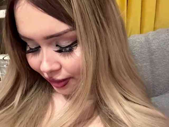 AngelenaBuote webcam