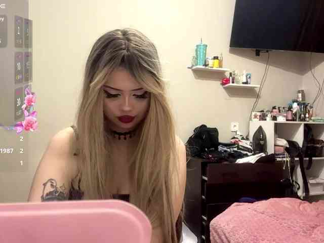 AngelenaBuote webcam