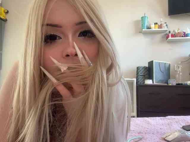 AngelenaBuote webcam