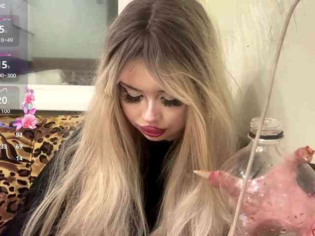 AngelenaBuote webcam