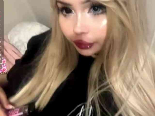 AngelenaBuote webcam