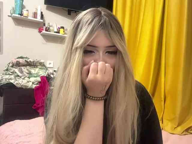 AngelenaBuote webcam