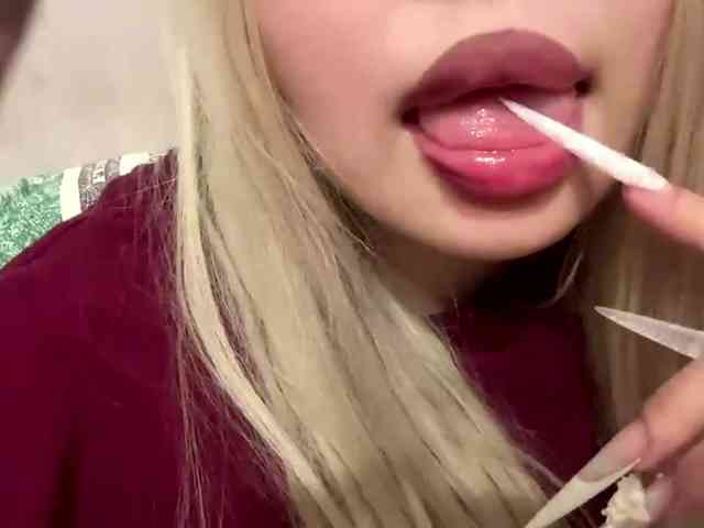 AngelenaBuote webcam