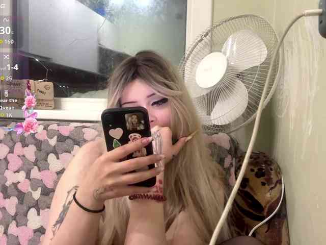 AngelenaBuote webcam