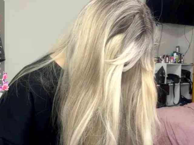 AngelenaBuote webcam