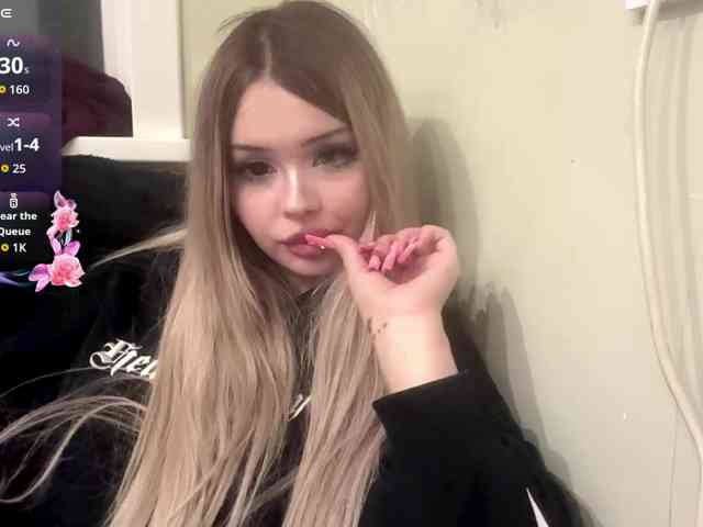 AngelenaBuote webcam