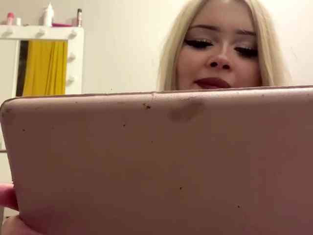 AngelenaBuote webcam
