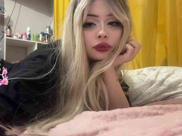AngelenaBuote webcam