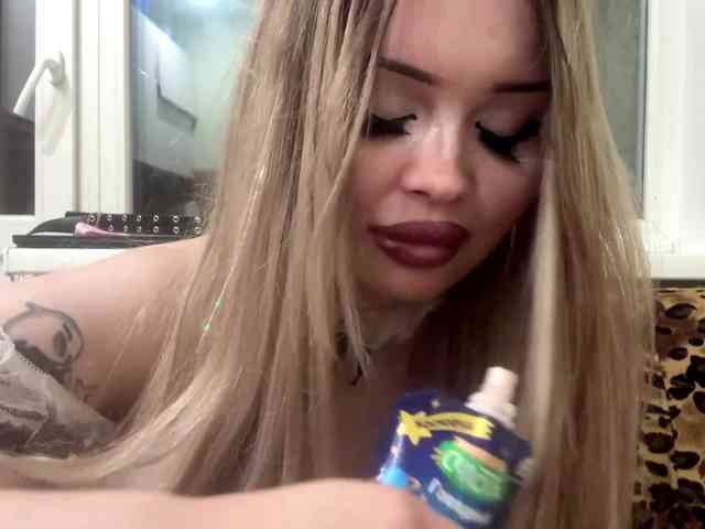 AngelenaBuote webcam