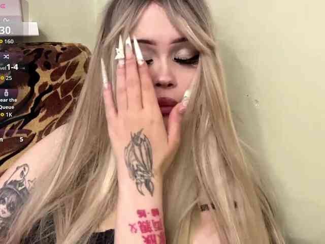AngelenaBuote webcam