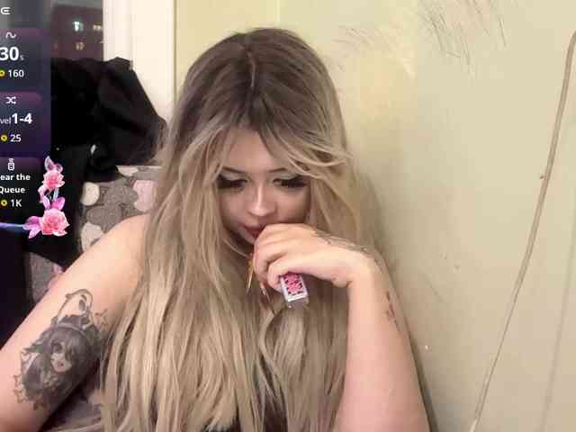 AngelenaBuote webcam