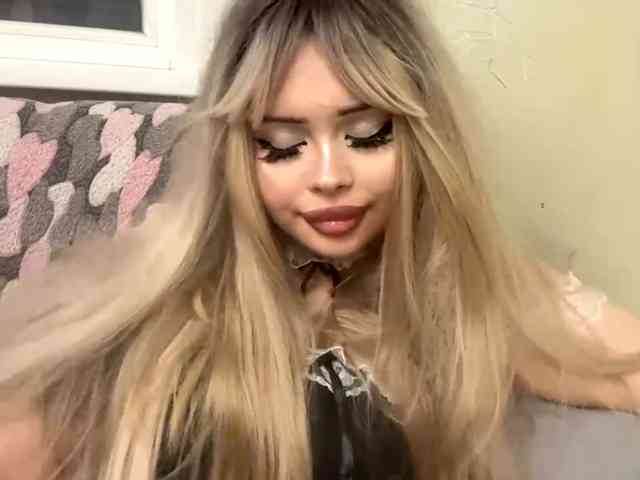 AngelenaBuote webcam