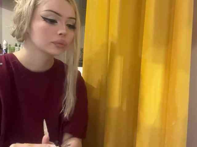 AngelenaBuote webcam