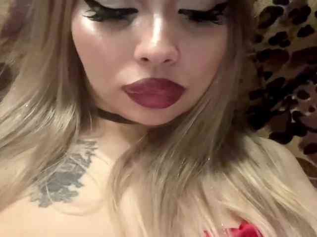 AngelenaBuote webcam