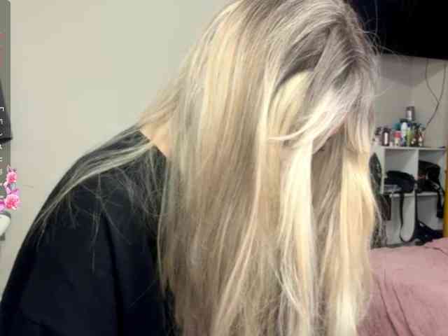 AngelenaBuote webcam