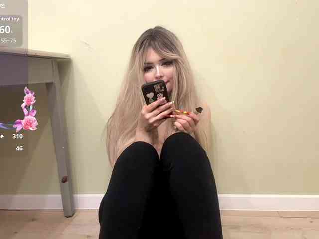 AngelenaBuote webcam