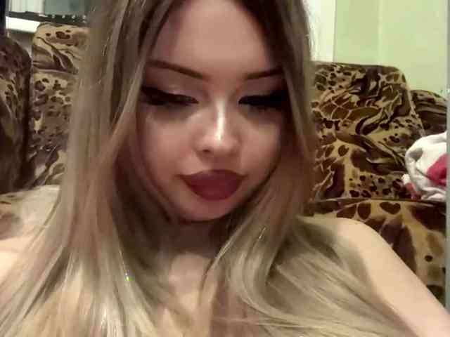 AngelenaBuote webcam