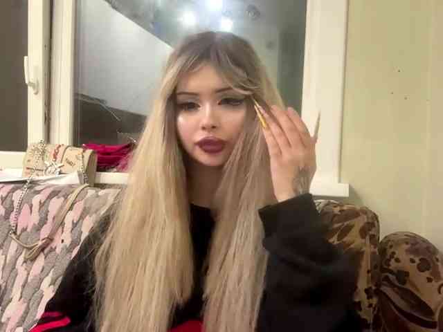 AngelenaBuote webcam