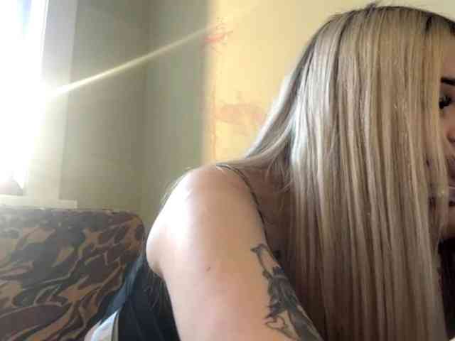 AngelenaBuote webcam