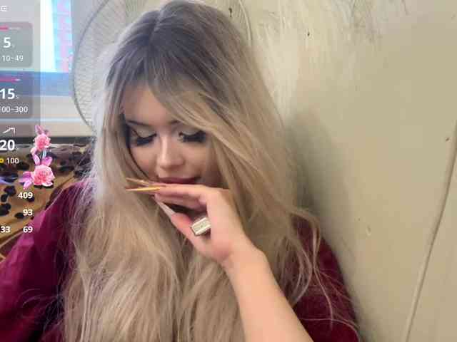 AngelenaBuote webcam