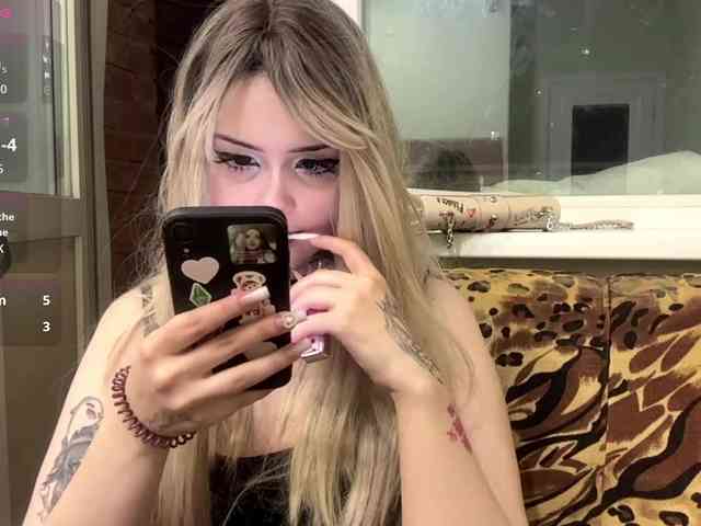 AngelenaBuote webcam