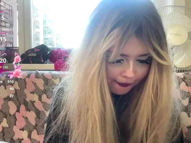 AngelenaBuote webcam