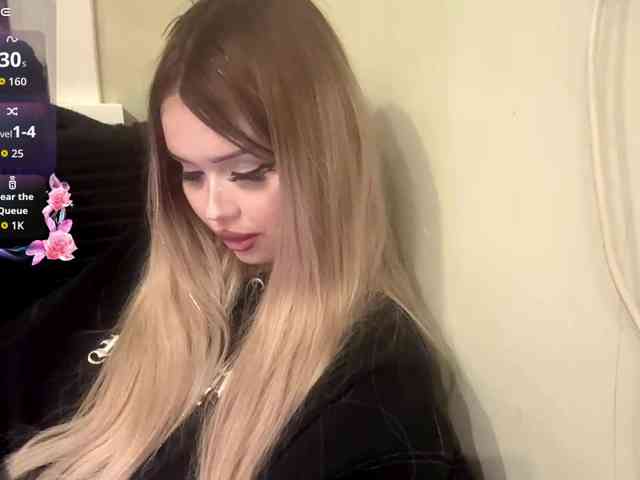 AngelenaBuote webcam