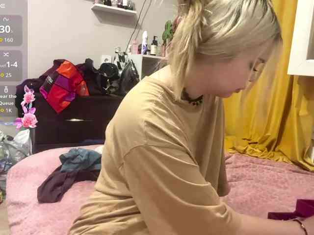 AngelenaBuote webcam
