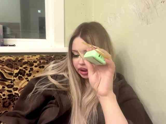 AngelenaBuote webcam
