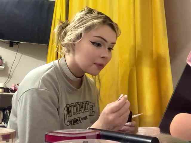 AngelenaBuote webcam