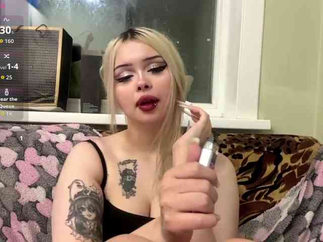 AngelenaBuote webcam