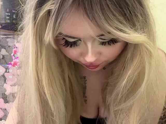 AngelenaBuote webcam