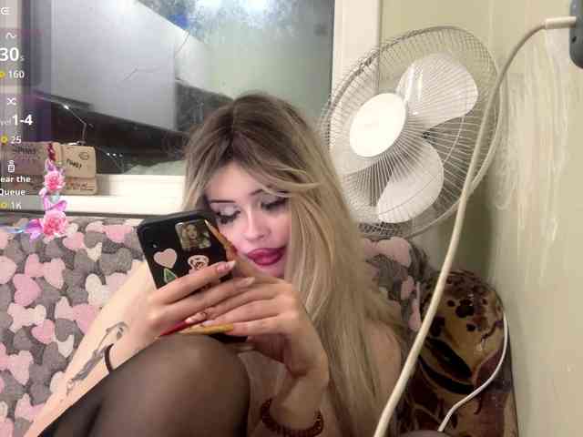 AngelenaBuote webcam