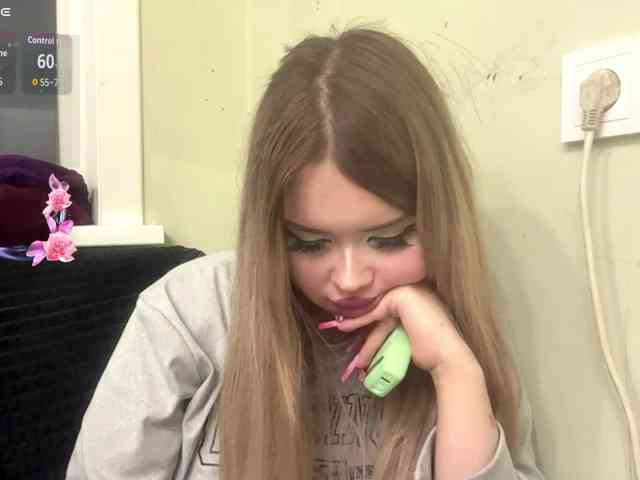 AngelenaBuote webcam