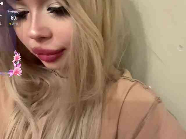 AngelenaBuote webcam