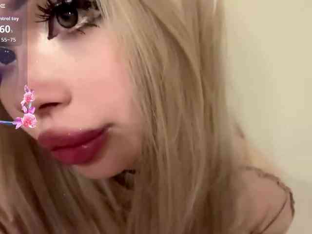 AngelenaBuote webcam