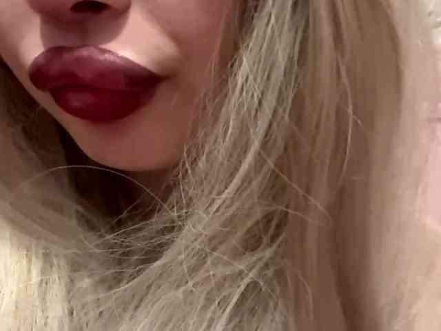 AngelenaBuote webcam