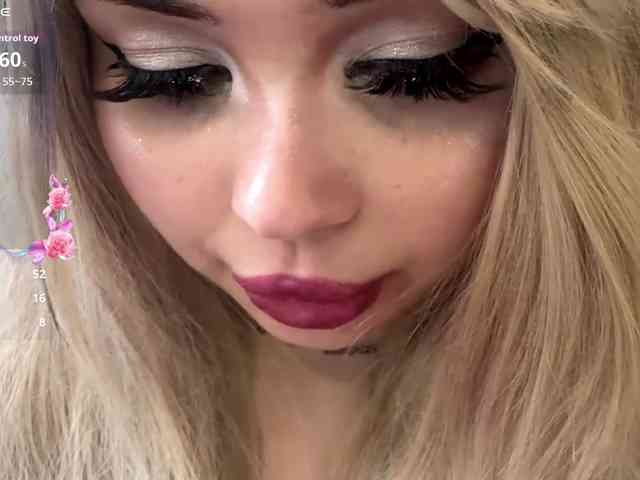 AngelenaBuote webcam