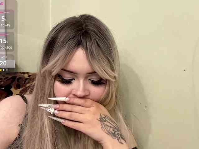 AngelenaBuote webcam