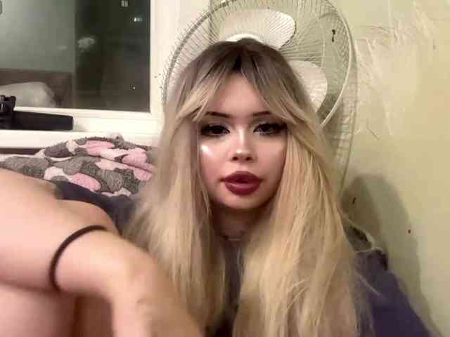 AngelenaBuote webcam