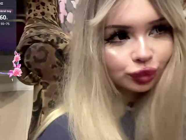 AngelenaBuote webcam