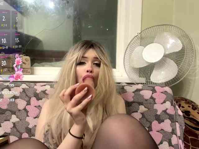 AngelenaBuote webcam
