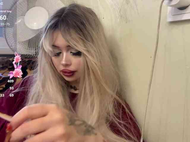 AngelenaBuote webcam