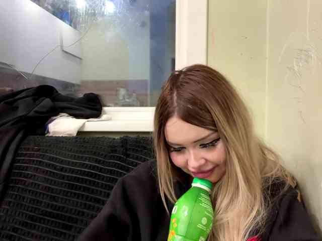 AngelenaBuote webcam