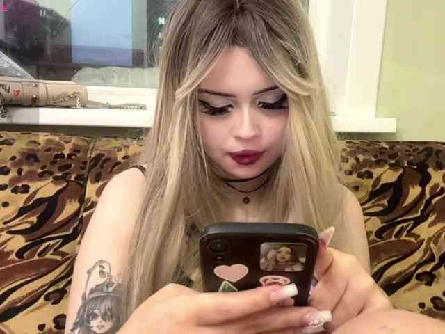 AngelenaBuote webcam